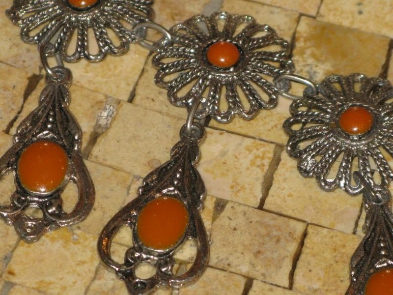 pendentifs en pierre orange vif