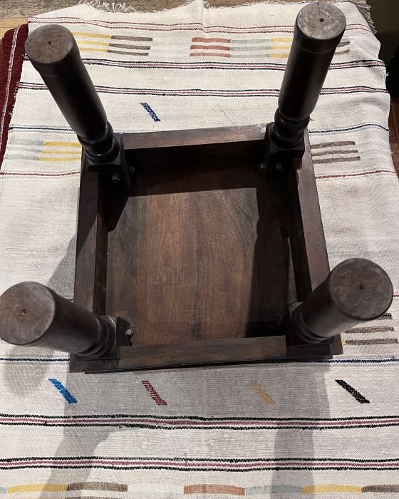 table-basse-bois-solide-vue-arriere