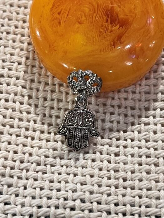 Berber-hamsa-keychain-closeup khamsa en argent