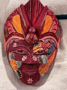 Décoration murale bohème masque en bois