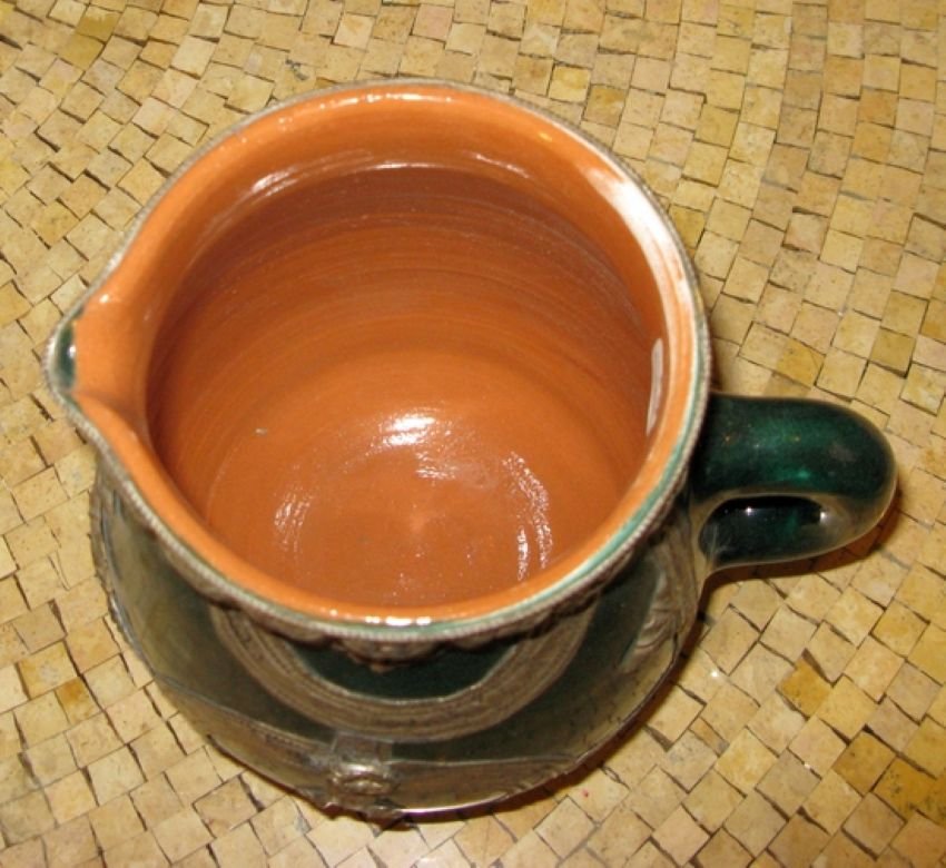 vue interieur pichet en ceramique