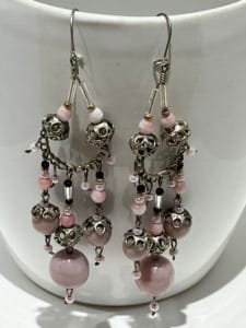 Boucles d'oreilles berbères marocaines artisanales roses