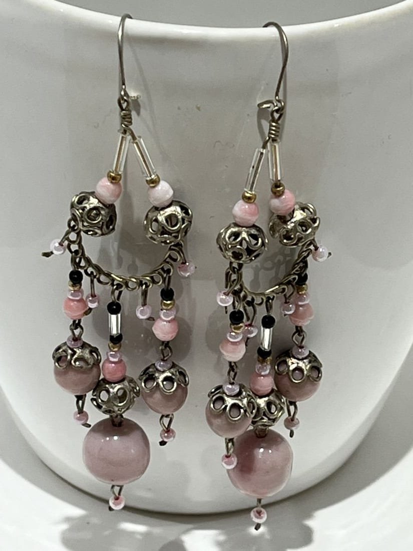 Boucles d'oreilles berbères marocaines artisanales roses
