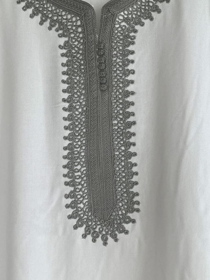 Kaftan-Outfit-broderies tunique marocaine fait main