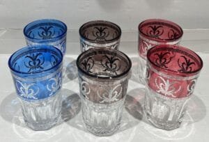 Moroccan-silver-glassware-front verres marocains avec un assortiment de 3 couleurs