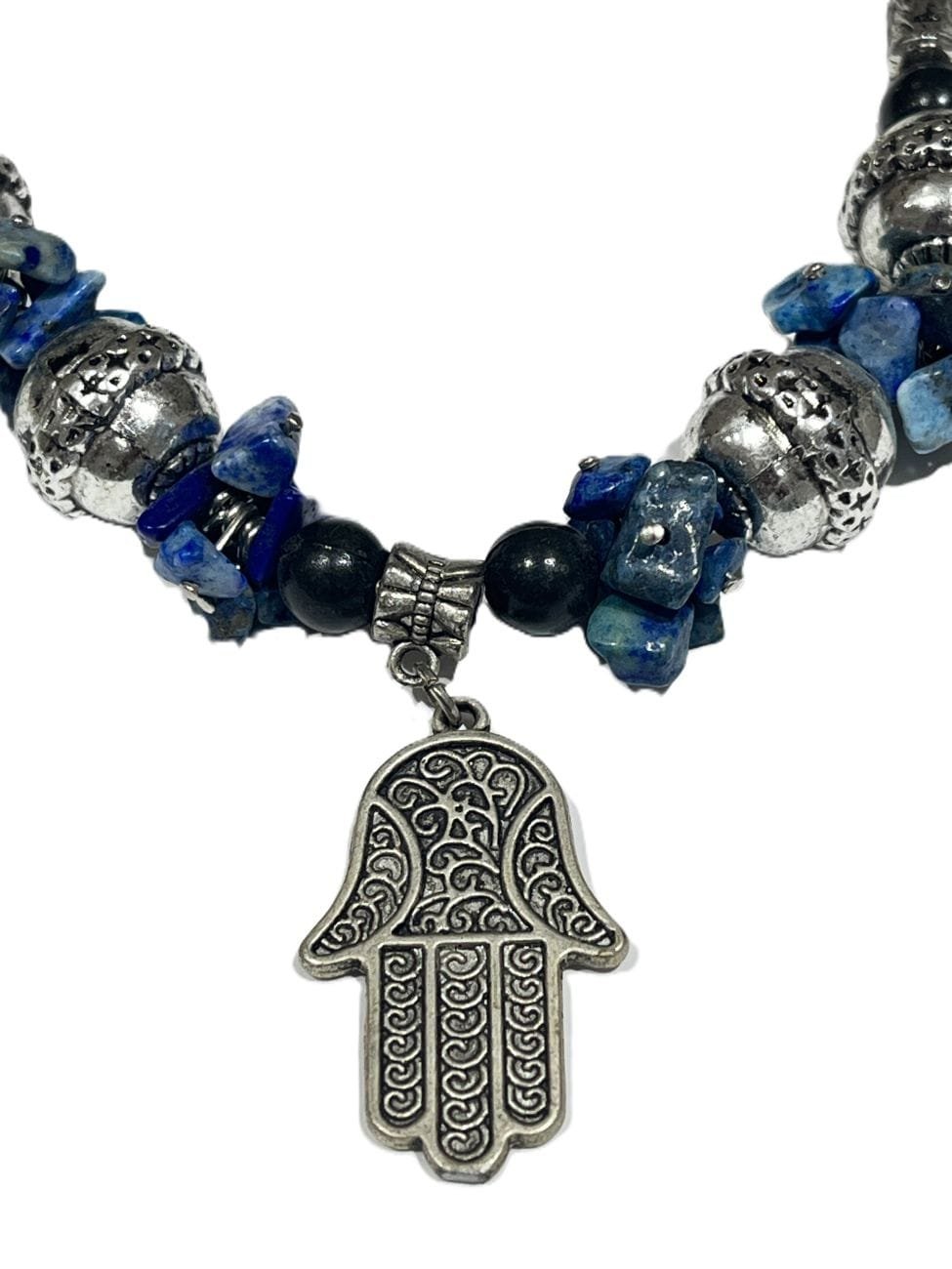 hand-fatima-necklace-pendant La symbolique de la main de Hamsa et la finesse du travail de filigrane font de ce collier un cadeau précieux et attentionné.
