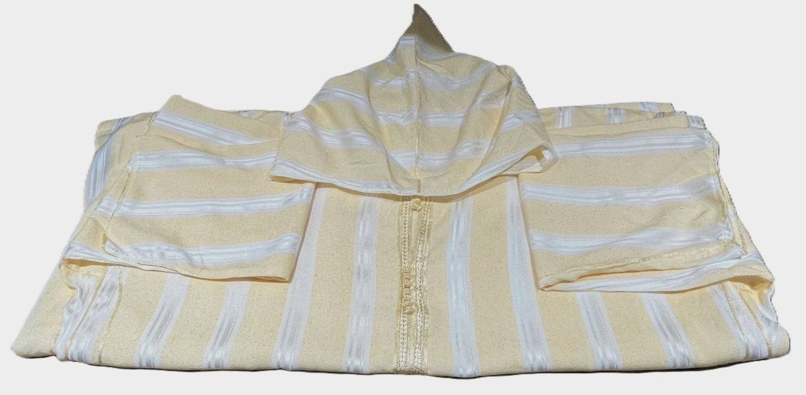 kaftan-with-hood-detail vetement pour mariage marocain