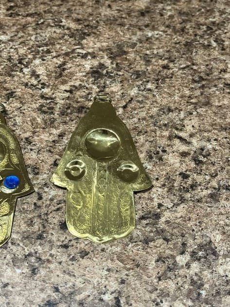 main-khamsa- protection-vue-dos back of brass hand to hang