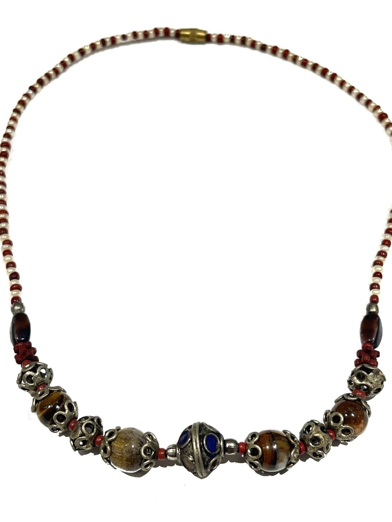 alliance de l’argent et du filigrane dans ce collier marocain court