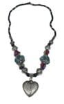 collier fait main avec perles et pendant coeur