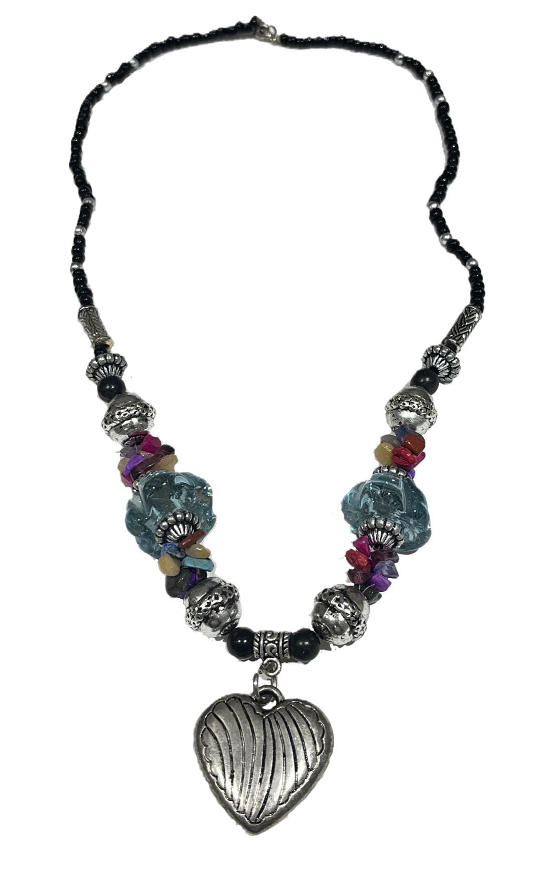 collier fait main avec perles et pendant coeur