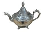 théière marocaine en argent gravée et polie,