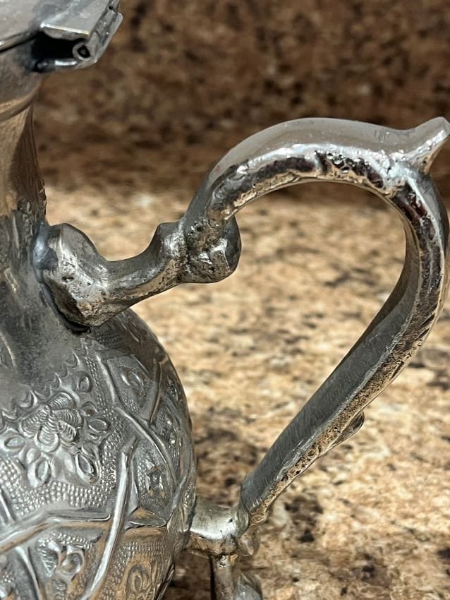 vintage-silver- teapot-handle theiere faite en laiton argenté