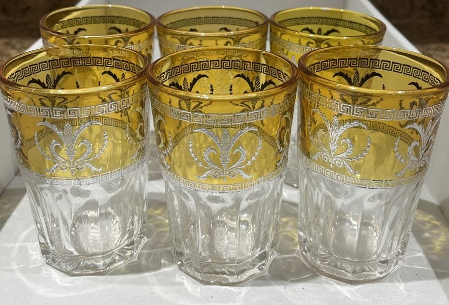 Tasses à thé à la menthe arabes argentees