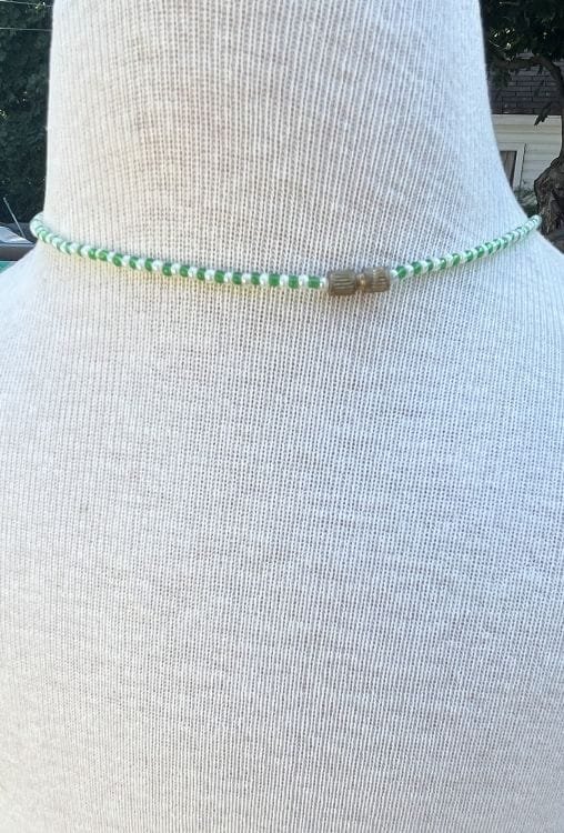 beaded-emerald-necklace-back vue arriere colier berbere vert emeraude