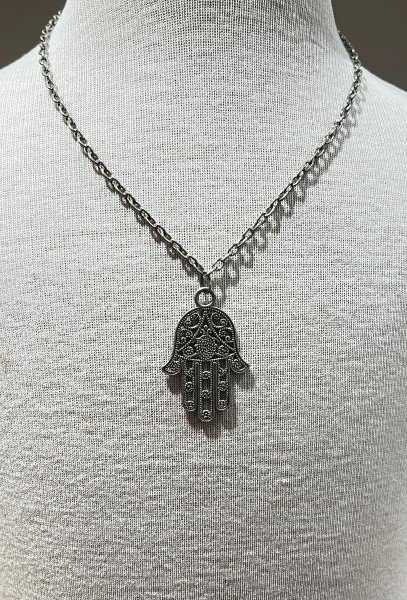 short necklace hamsa