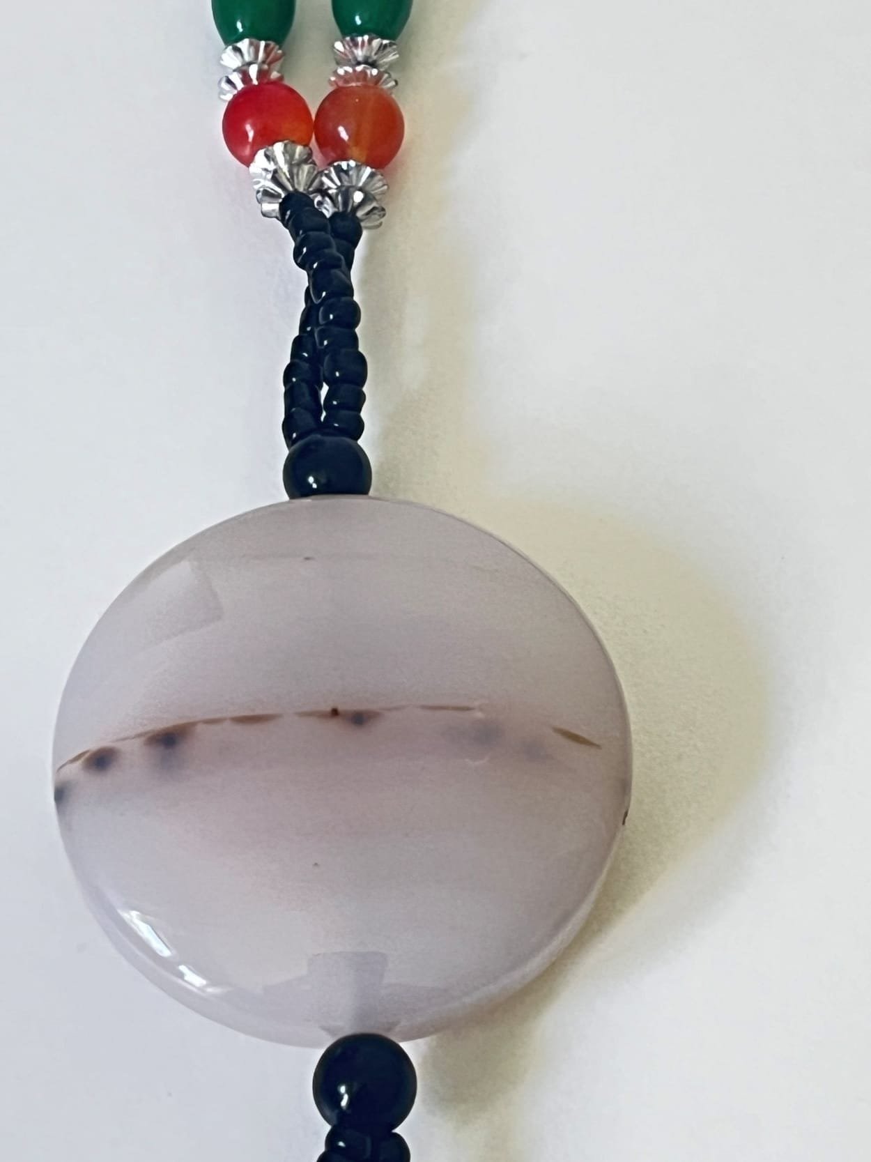 handmade-agate-pendant-morocco-back Collier marocain en calcédoine