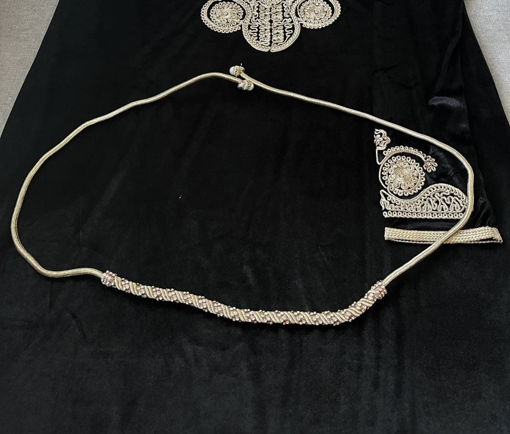 caftan marocain avec ceinture assortie