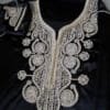 broderies du cou de caftan marocain noir