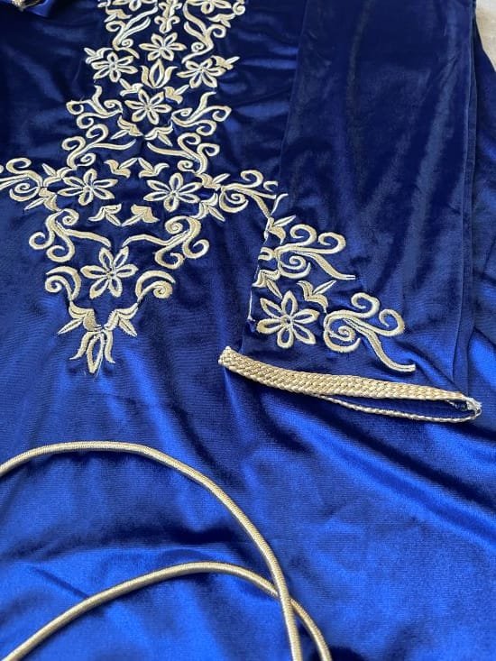manches brodeés du caftan en velours